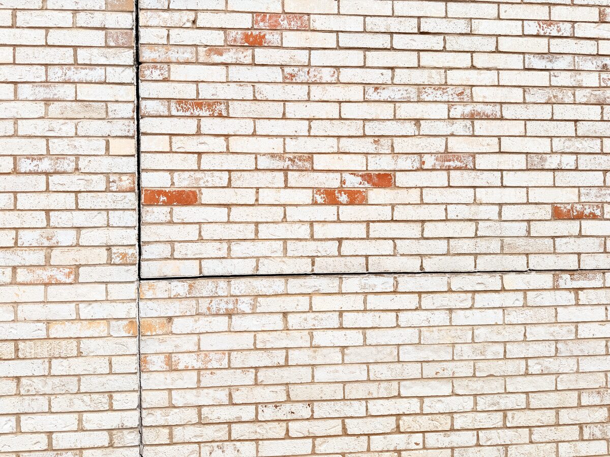 Horizontal cracking along mortar bed joints in brick