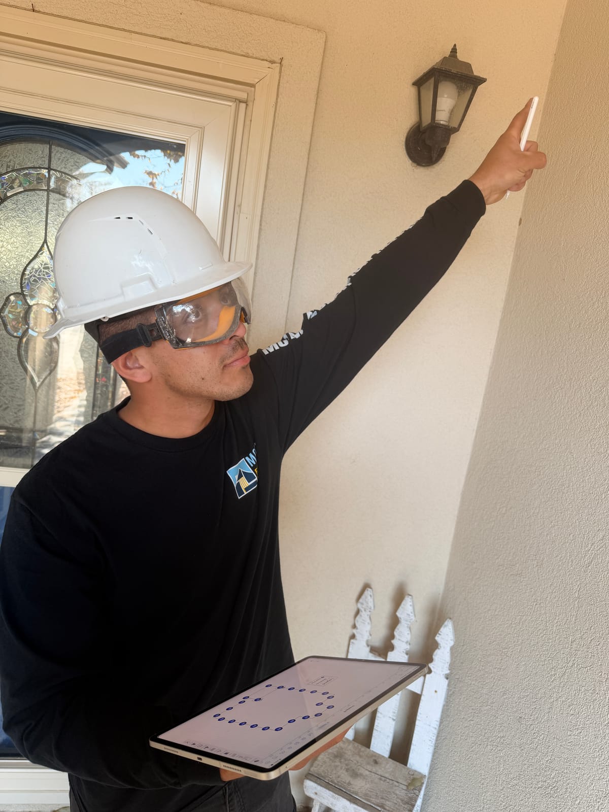 Motmot technician using a tablet to record floor-elevation readings at a Central Texas home